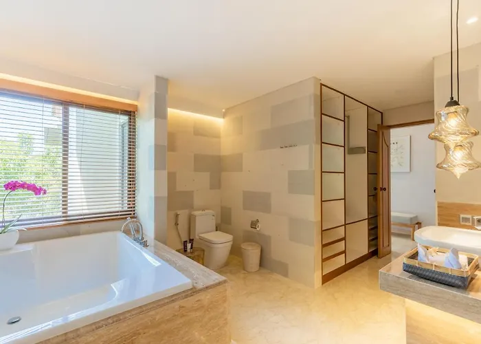 Kimaya - 5-bed Berawa Luxury With Complimentary Pool Fence Canggu (Bali)