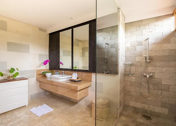 Kimaya - 5-bed Berawa Luxury With Complimentary Pool Fence * Canggu (Bali)