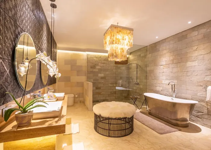 Villa Kimaya - 5-bed Berawa Luxury With Complimentary Pool Fence
