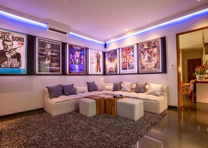 Villa Kimaya - 5-bed Berawa Luxury With Complimentary Pool Fence