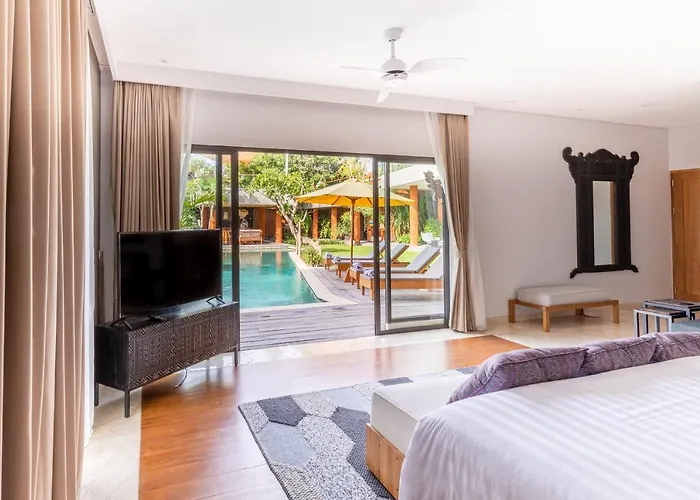 Kimaya - 5-bed Berawa Luxury With Complimentary Pool Fence Villa