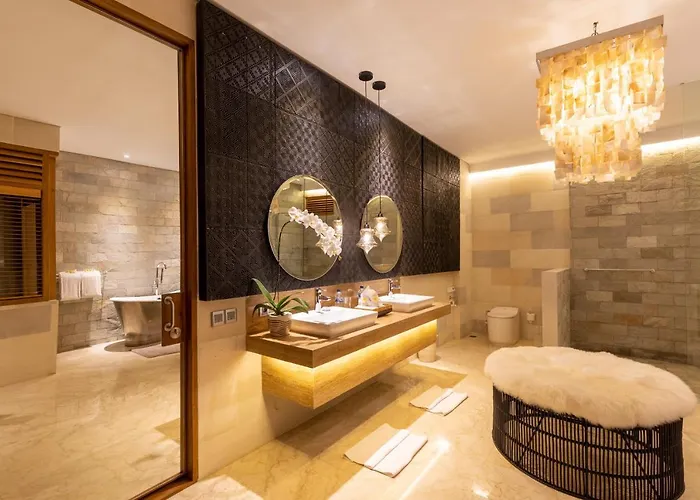 Kimaya - 5-bed Berawa Luxury With Complimentary Pool Fence Canggu (Bali)