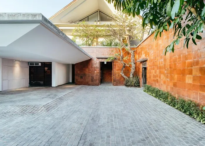 Kimaya - 5-bed Berawa Luxury With Complimentary Pool Fence Villa Canggu (Bali)