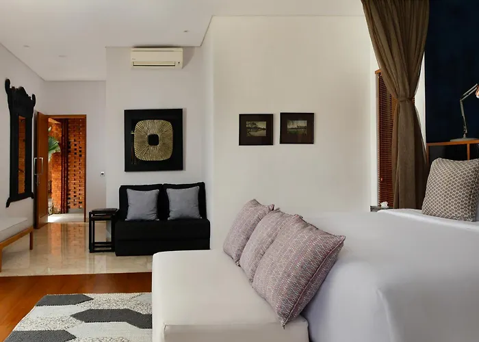 Villa Kimaya - 5-bed Berawa Luxury With Complimentary Pool Fence Canggu (Bali)